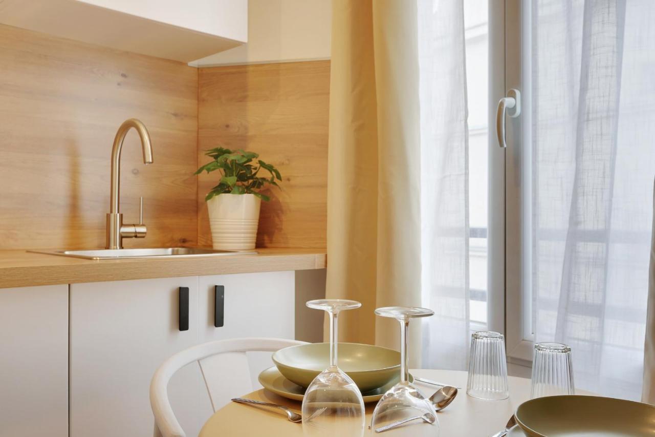 Homy Apartment 4P1Br ปารีส ภายนอก รูปภาพ